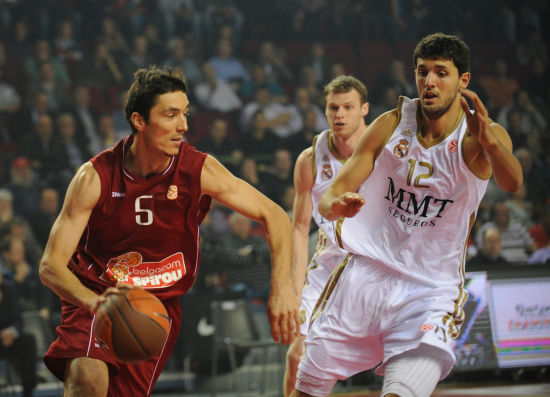 凯尔：我和施洛特贝克没矛盾；他的续约？在经济上我们尽全力（凯尔：与施洛特贝克无矛盾；续约事宜我们在财务上已尽全力）