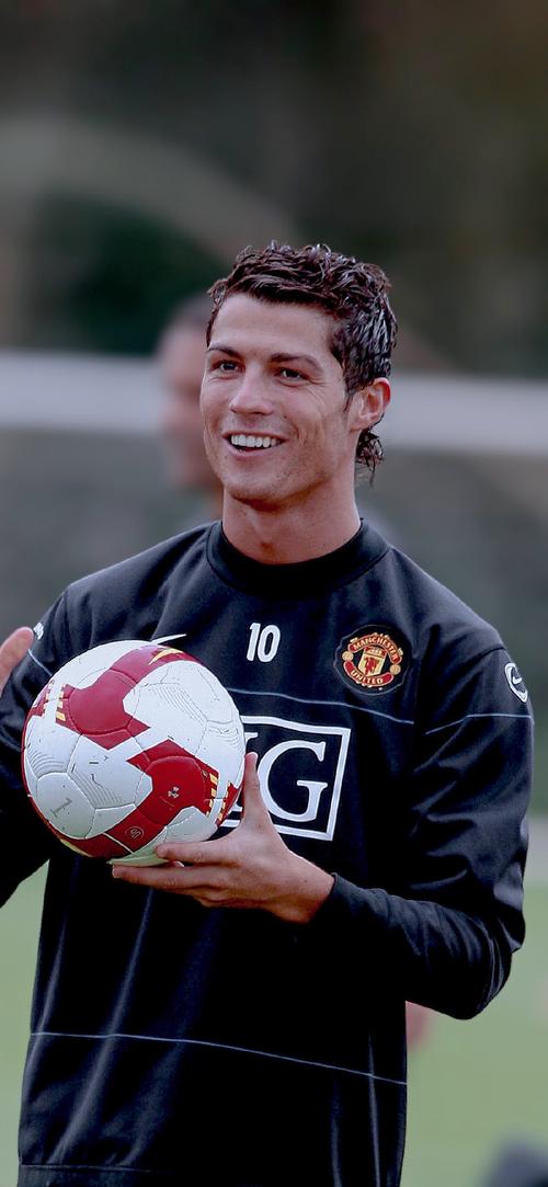 因净胜球劣势不幸降级！官方：熊本深红主帅大木武离任（净胜球落后遗憾降级，官方宣布熊本深红主帅大木武卸任）