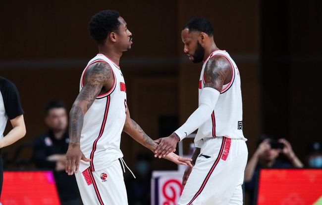 李镇全：战越南下半场我们出现了体能问题；踢韩国要全力以赴（李镇全：对阵越南后半场体能下滑；迎战韩国将全力以赴）