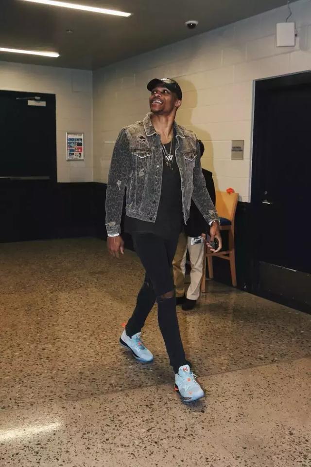 记者：罗马联系法比奥-席尔瓦团队，但若吉拉西离队他将留下（记者：罗马已接触法比奥-席尔瓦团队，若吉拉西离队他将选择留队）