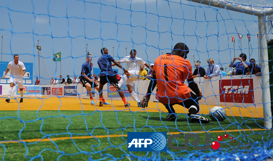 董路：中国是世界上最不热爱足球的人!球员不爱足球,就是干活挣钱（董路：国人或是最不爱足球的一群，球员把踢球当成挣钱的活）