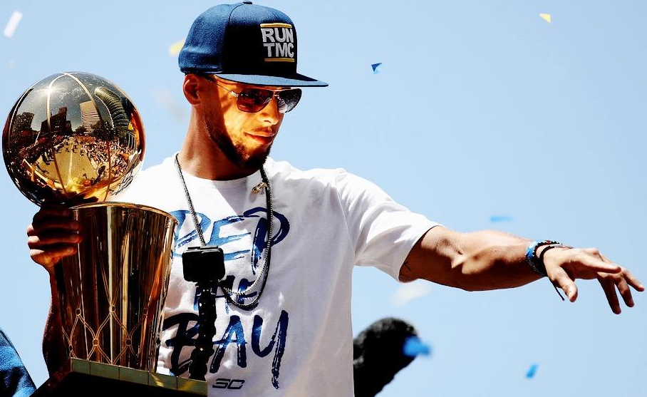 热议国足选帅：本土教练是陪标的；选土帅洋帅都是领导一句话（国足选帅惹争议：本土教练被指陪跑，土洋之选终归领导拍板）