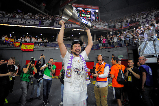 表现出色，托纳利当选欧冠纽卡vs毕尔巴鄂全场最佳球员（托纳利闪耀全场，荣膺欧冠纽卡vs毕尔巴鄂最佳球员）